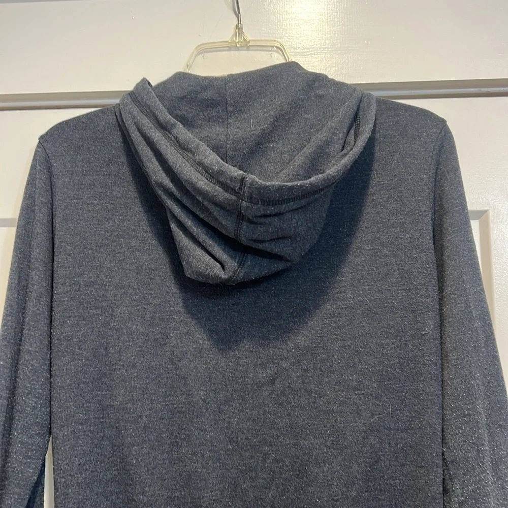 Nike grey zipper hoodie size small. In good preowned condition!